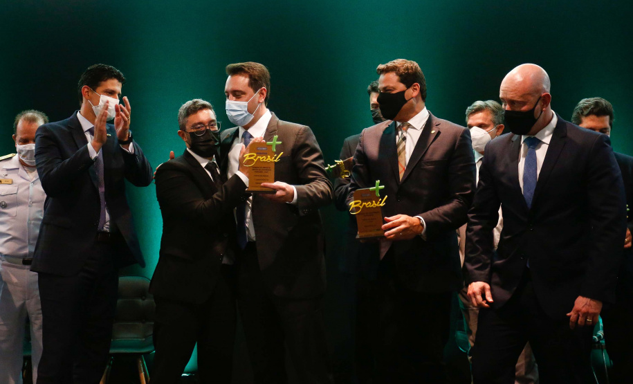 Os portos do Paraná têm a melhor gestão pública do Brasil. O reconhecimento foi feito pelo Governo Federal na segunda edição do Prêmio “Portos + Brasil”, entregue na noite desta quarta-feira (1) pelo Ministério da Infraestrutura. Foto: Jonathan Campos/AEN