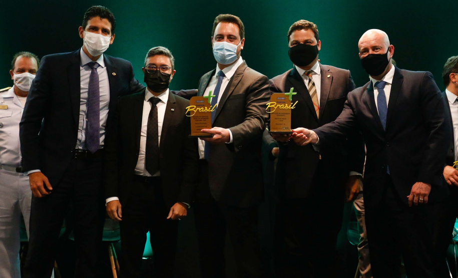 Os portos do Paraná têm a melhor gestão pública do Brasil. O reconhecimento foi feito pelo Governo Federal na segunda edição do Prêmio “Portos + Brasil”, entregue na noite desta quarta-feira (1) pelo Ministério da Infraestrutura. Foto: Jonathan Campos/AEN