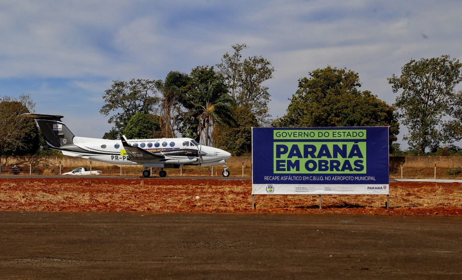 O governador Carlos Massa Ratinho Junior vistoriou, nesta quinta-feira (2), as obras de recapeamento asfáltico da pista do Aeroporto Municipal Aguinaldo Pereira Lima, em Siqueira Campos, região do Norte Pioneiro.   - Siqueira Campos, 02/09/2021  -  Foto: Gilson Abreu/AEN