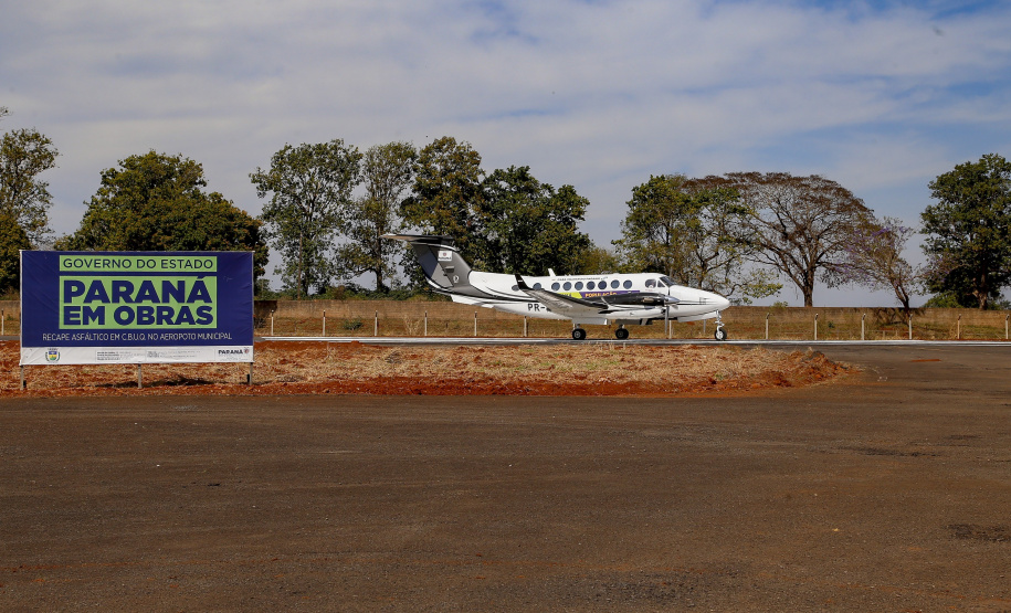 O governador Carlos Massa Ratinho Junior vistoriou, nesta quinta-feira (2), as obras de recapeamento asfáltico da pista do Aeroporto Municipal Aguinaldo Pereira Lima, em Siqueira Campos, região do Norte Pioneiro.   - Siqueira Campos, 02/09/2021  -  Foto: Gilson Abreu/AEN