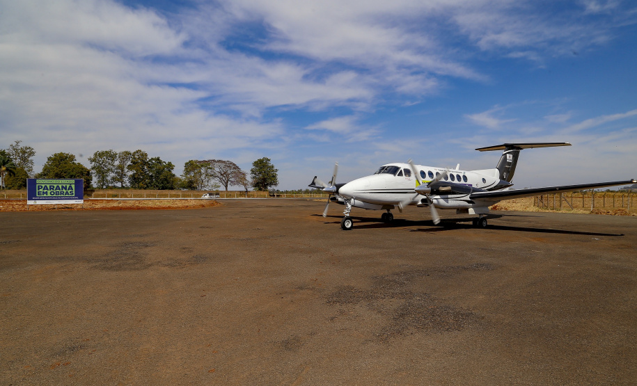 O governador Carlos Massa Ratinho Junior vistoriou, nesta quinta-feira (2), as obras de recapeamento asfáltico da pista do Aeroporto Municipal Aguinaldo Pereira Lima, em Siqueira Campos, região do Norte Pioneiro.   - Siqueira Campos, 02/09/2021  -  Foto: Gilson Abreu/AEN