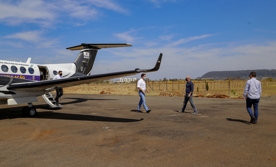 O governador Carlos Massa Ratinho Junior vistoriou, nesta quinta-feira (2), as obras de recapeamento asfáltico da pista do Aeroporto Municipal Aguinaldo Pereira Lima, em Siqueira Campos, região do Norte Pioneiro.   - Siqueira Campos, 02/09/2021  -  Foto: Gilson Abreu/AEN