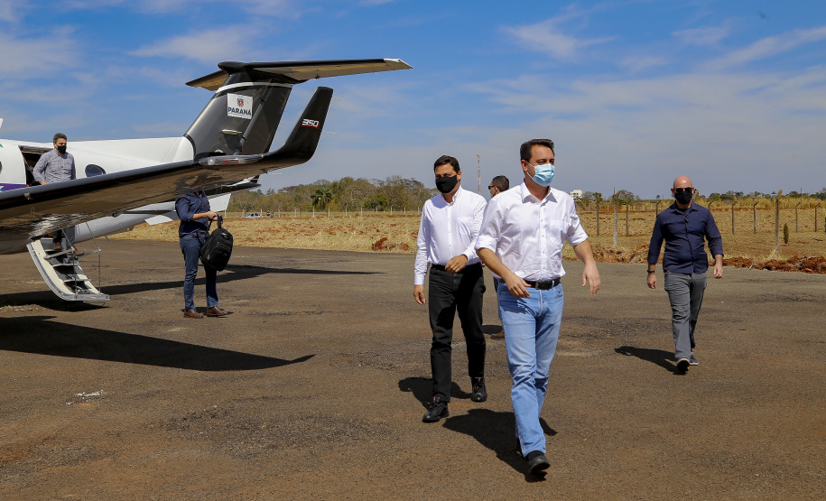 O governador Carlos Massa Ratinho Junior vistoriou, nesta quinta-feira (2), as obras de recapeamento asfáltico da pista do Aeroporto Municipal Aguinaldo Pereira Lima, em Siqueira Campos, região do Norte Pioneiro.   - Siqueira Campos, 02/09/2021  -  Foto: Gilson Abreu/AEN