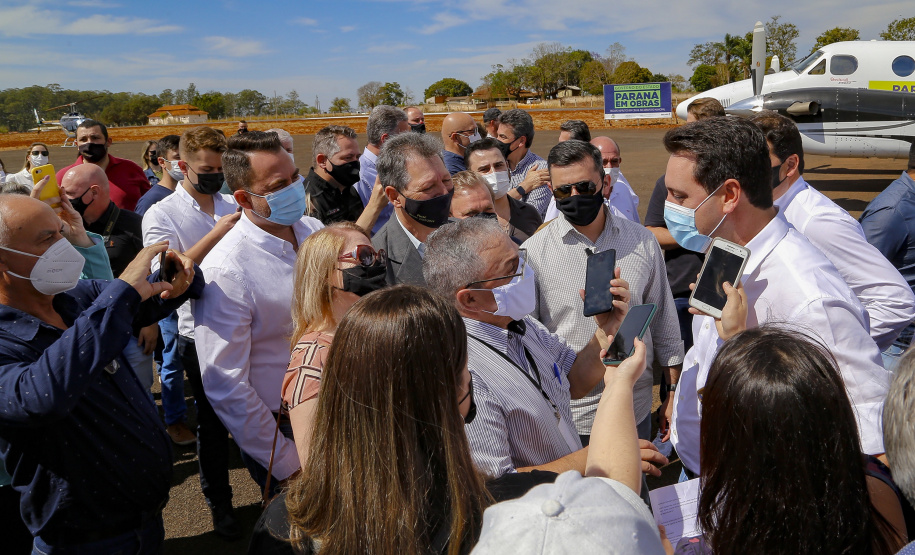O governador Carlos Massa Ratinho Junior vistoriou, nesta quinta-feira (2), as obras de recapeamento asfáltico da pista do Aeroporto Municipal Aguinaldo Pereira Lima, em Siqueira Campos, região do Norte Pioneiro.   - Siqueira Campos, 02/09/2021  -  Foto: Gilson Abreu/AEN
