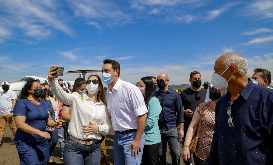 O governador Carlos Massa Ratinho Junior vistoriou, nesta quinta-feira (2), as obras de recapeamento asfáltico da pista do Aeroporto Municipal Aguinaldo Pereira Lima, em Siqueira Campos, região do Norte Pioneiro.   - Siqueira Campos, 02/09/2021  -  Foto: Gilson Abreu/AEN