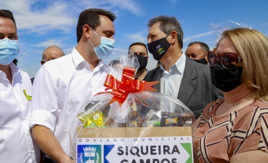 O governador Carlos Massa Ratinho Junior vistoriou, nesta quinta-feira (2), as obras de recapeamento asfáltico da pista do Aeroporto Municipal Aguinaldo Pereira Lima, em Siqueira Campos, região do Norte Pioneiro.   - Siqueira Campos, 02/09/2021  -  Foto: Gilson Abreu/AEN