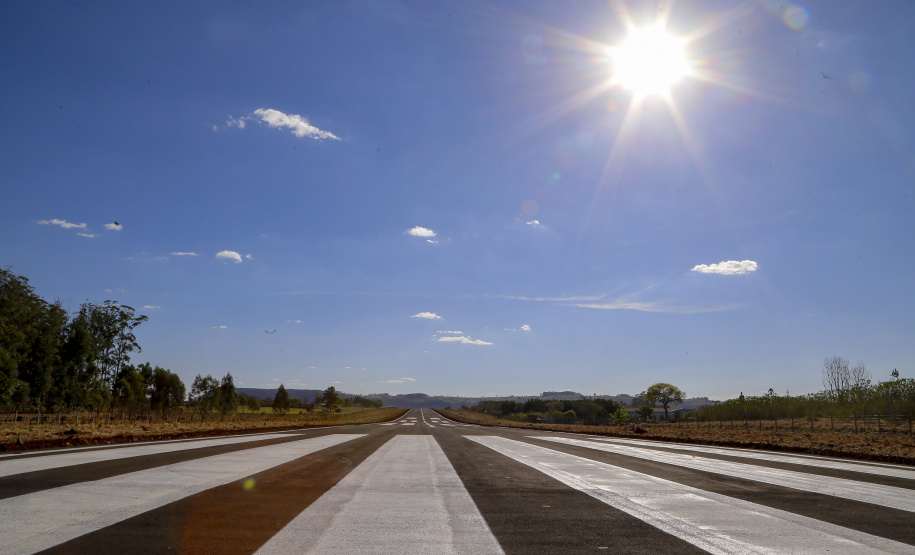 Governador vistoria etapa final da revitalização da pista do aeroporto de Siqueira Campos.
Foto Gilson Abreu/AEN