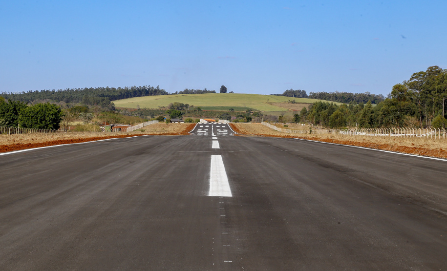 Governador vistoria etapa final da revitalização da pista do aeroporto de Siqueira Campos.
Foto Gilson Abreu/AEN