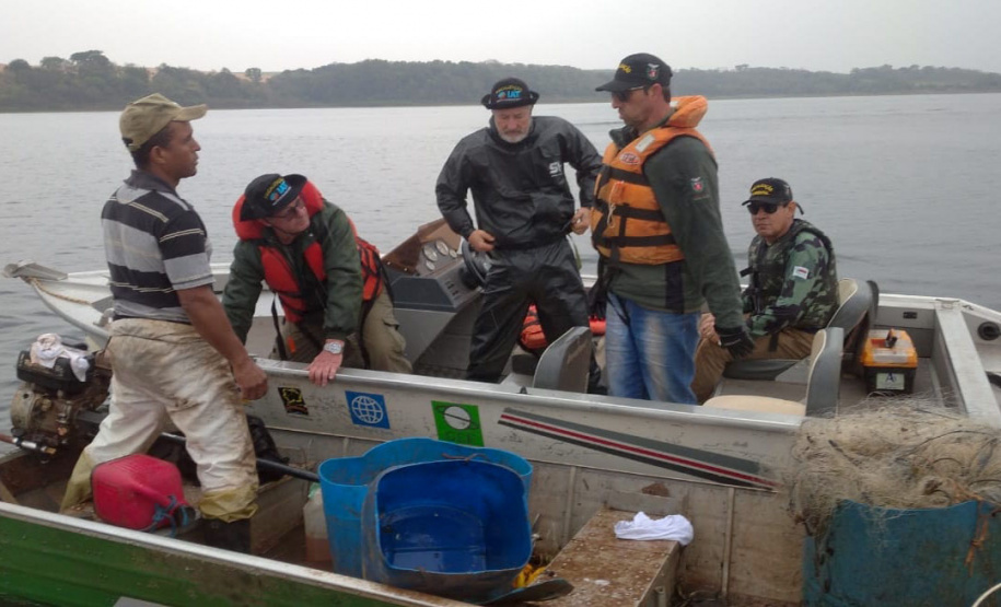 O Instituto Água e Terra (IAT) divulgou, nesta quarta-feira (01), o resultado de uma força-tarefa realizada na última semana na Bacia do Rio das Cinzas, no Norte Pioneiro. Foram identificadas 10 irregularidades, resultando em R$92 mil em multas por crimes relacionados à pesca e floresta. - Curitiba, 02/09/2021 - Foto: IAT