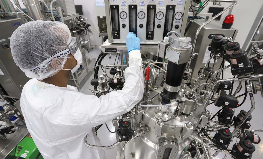 Tecpar recebe prêmio por sua produção de vacina antirrábica veterinária.Foto: Arnaldo Alves / Arquivo/AEN