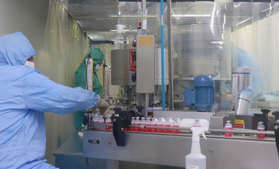 Tecpar recebe prêmio por sua produção de vacina antirrábica veterinária.Foto: Arnaldo Alves / Arquivo/AEN