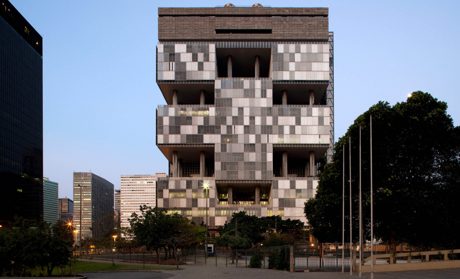 O Museu Oscar Niemeyer (MON) inaugura no dia 9 de setembro, na Sala 1, a exposição “Concursos como Prática: A Presença da Arquitetura Paranaense”. É o resultado de uma pesquisa que levantou a importante presença do Paraná com projetos premiados nos concursos nacionais e internacionais de arquitetura realizados nas últimas seis décadas. - Foto: Leonardo FinottiMON