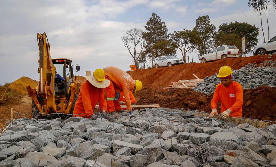 Obras do Contorno Sul de Wenceslau Braz avançam para desviar tráfego pesado da área urbana.
Foto Gilson Abreu/AEN
