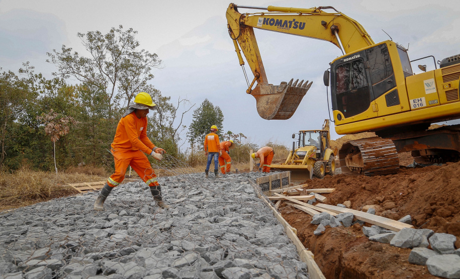 Obras do Contorno Sul de Wenceslau Braz avançam para desviar tráfego pesado da área urbana.
Foto Gilson Abreu/AEN