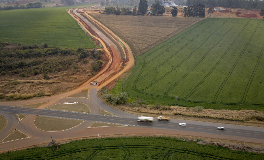 Obras do Contorno Sul de Wenceslau Braz avançam para desviar tráfego pesado da área urbana.
Foto Gilson Abreu/AEN