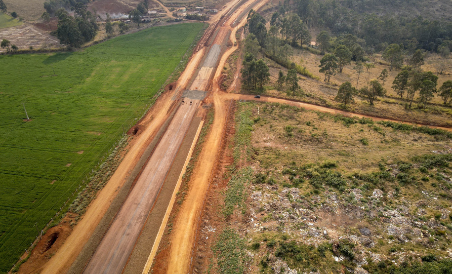 Obras do Contorno Sul de Wenceslau Braz avançam para desviar tráfego pesado da área urbana.
Foto Gilson Abreu/AEN