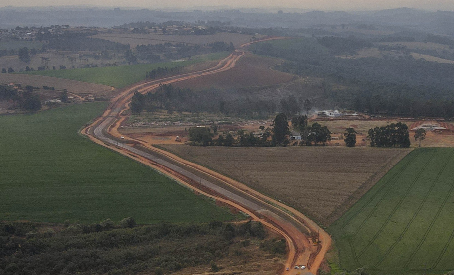Obras do Contorno Sul de Wenceslau Braz avançam para desviar tráfego pesado da área urbana.
Foto Gilson Abreu/AEN