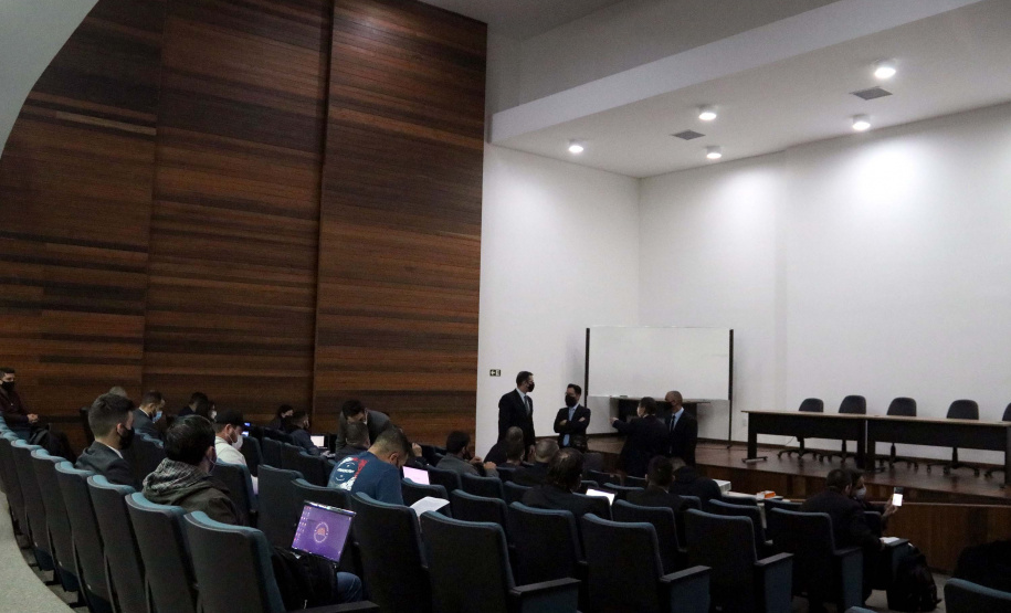 O Departamento de Inteligência do Paraná (DIEP) está recebendo a 23° edição do curso de inteligência cibernética (CIC), promovido pela diretoria de inteligência da Secretaria de Operações Integradas (SEOPI) do Ministério da Justiça e Segurança Pública (MJSP), por meio da integração com a Secretaria da Segurança Pública do Paraná (Sesp)