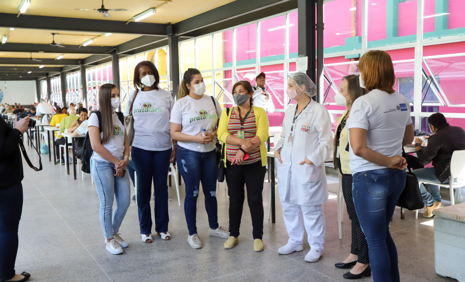 Visita a Rua da Cidadania Matriz  -  A equipe da Secretaria da Agricultura e do Abastecimento do Paraná recebe equipe da SEAB Rondônia para apresentar soluçoes implantadas em Curitiba sobre o cultivo de alimentos. 03/09/2021 - Foto: Geraldo Bubniak/AEN