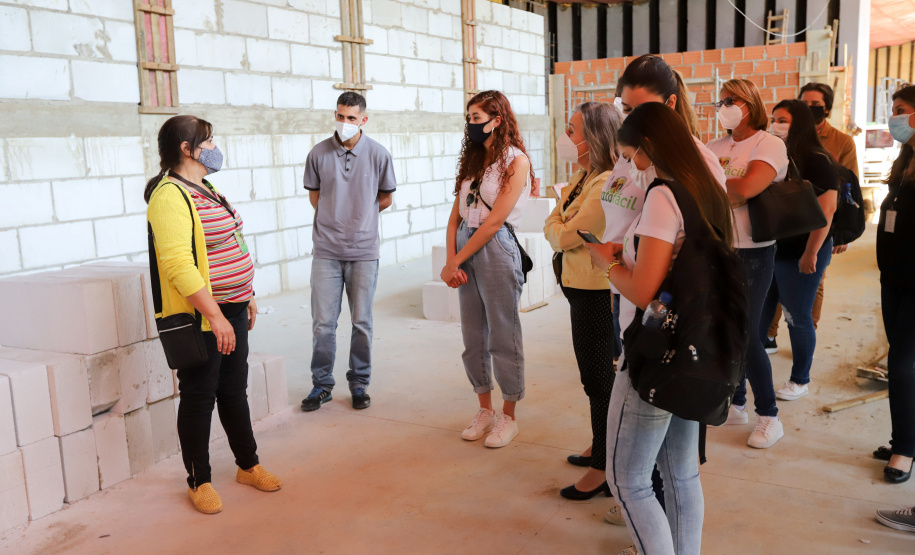 Visita Obra Viaduto do Capanema e Incubadora Social  -  A equipe da Secretaria da Agricultura e do Abastecimento do Paraná recebe equipe da SEAB Rondônia para apresentar soluçoes implantadas em Curitiba sobre o cultivo de alimentos. 03/09/2021 - Foto: Geraldo Bubniak/AEN