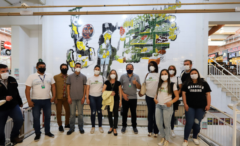 Visita Mercado Municipal - A equipe da Secretaria da Agricultura e do Abastecimento do Paraná recebe equipe da SEAB Rondônia para apresentar soluçoes implantadas em Curitiba sobre o cultivo de alimentos. 03/09/2021 - Foto: Geraldo Bubniak/AEN