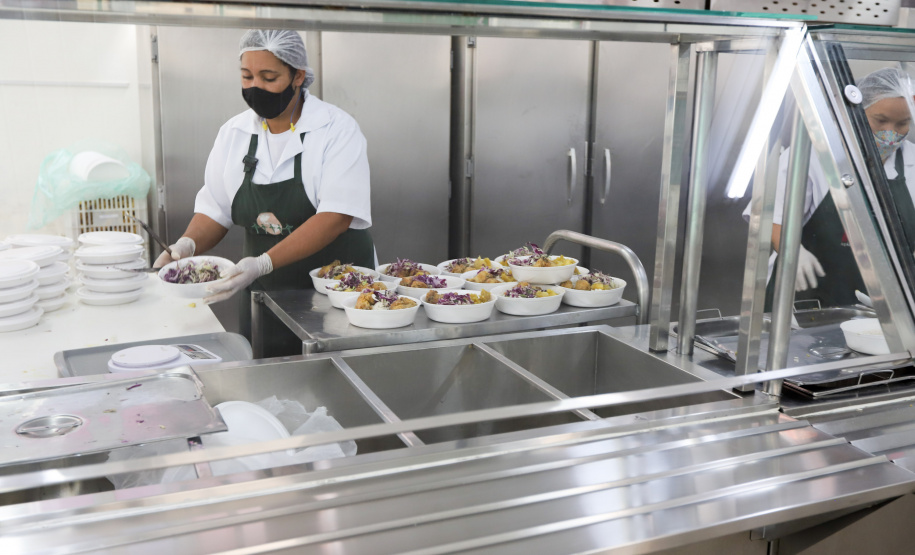 Visita a Rua da Cidadania Matriz  -  A equipe da Secretaria da Agricultura e do Abastecimento do Paraná recebe equipe da SEAB Rondônia para apresentar soluçoes implantadas em Curitiba sobre o cultivo de alimentos. 03/09/2021 - Foto: Geraldo Bubniak/AEN