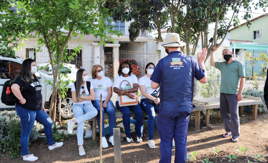 Visita a Horta Marumbi ?  A equipe da Secretaria da Agricultura e do Abastecimento do Paraná recebe equipe da SEAB Rondônia para apresentar soluçoes implantadas em Curitiba sobre o cultivo de alimentos. 03/09/2021 - Foto: Geraldo Bubniak/AEN