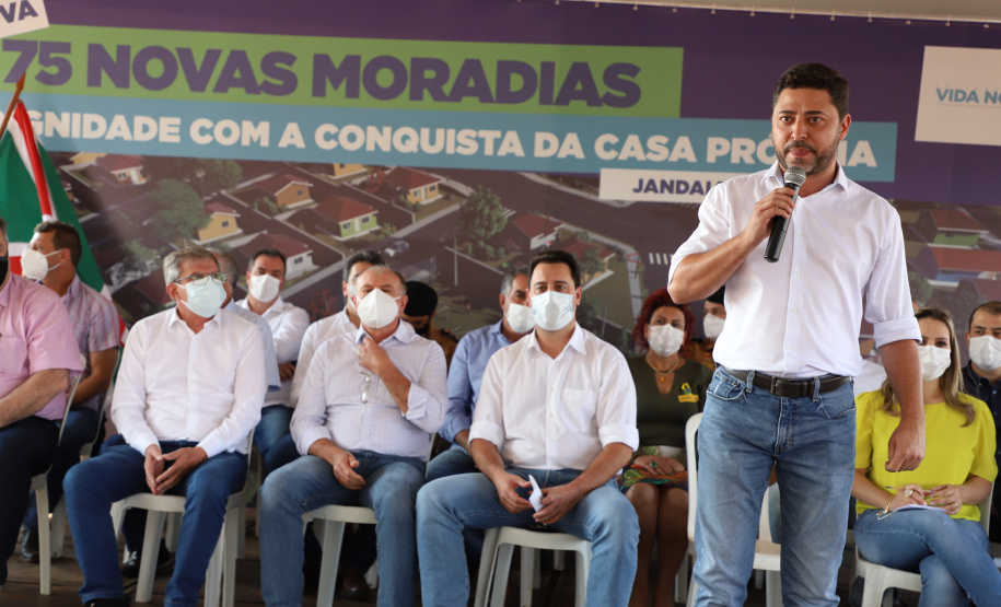 O governador Carlos Massa Ratinho Junior participou nesta sexta-feira (3) do lançamento da pedra fundamental da obra de construção de 75 casas populares em Jandaia do Sul, no Vale do Ivaí.  Foto: Ari Dias/AEN