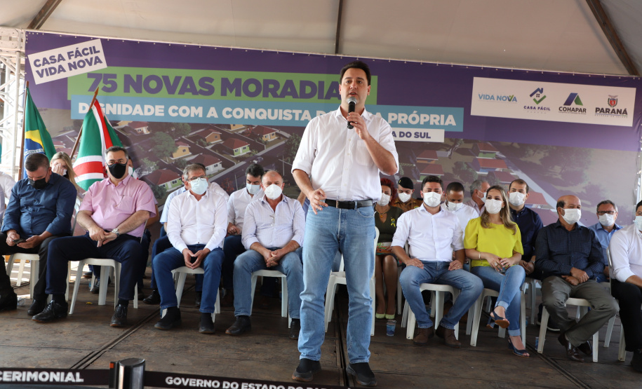 O governador Carlos Massa Ratinho Junior participou nesta sexta-feira (3) do lançamento da pedra fundamental da obra de construção de 75 casas populares em Jandaia do Sul, no Vale do Ivaí.  Foto: Ari Dias/AEN