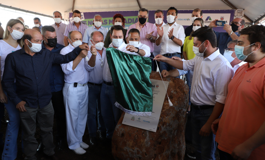 O governador Carlos Massa Ratinho Junior participou nesta sexta-feira (3) do lançamento da pedra fundamental da obra de construção de 75 casas populares em Jandaia do Sul, no Vale do Ivaí.  Foto: Ari Dias/AEN