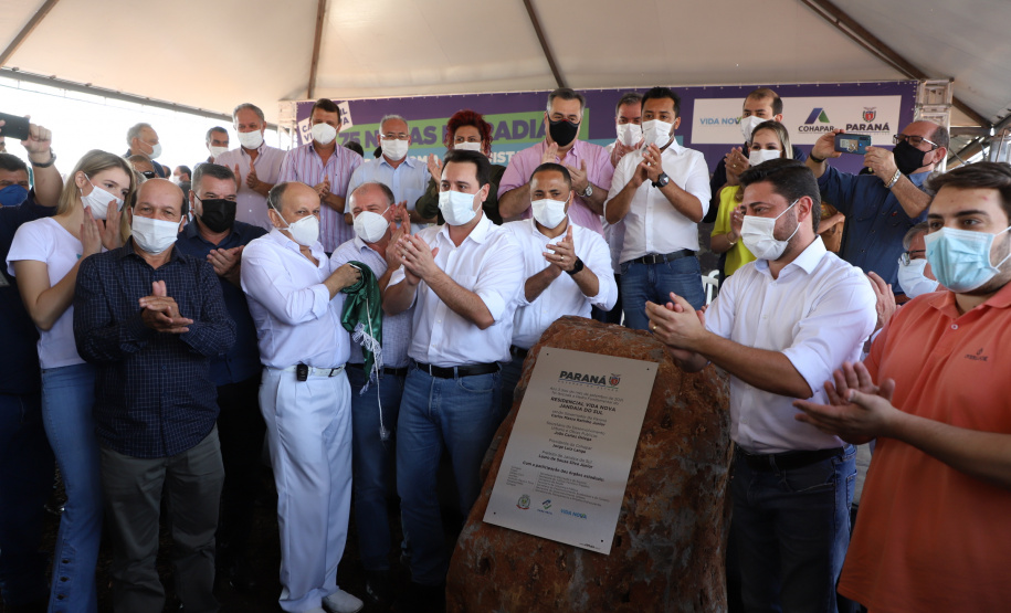O governador Carlos Massa Ratinho Junior participou nesta sexta-feira (3) do lançamento da pedra fundamental da obra de construção de 75 casas populares em Jandaia do Sul, no Vale do Ivaí.  Foto: Ari Dias/AEN