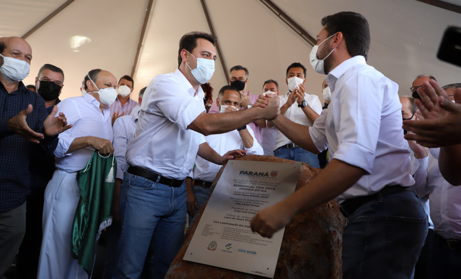 O governador Carlos Massa Ratinho Junior participou nesta sexta-feira (3) do lançamento da pedra fundamental da obra de construção de 75 casas populares em Jandaia do Sul, no Vale do Ivaí.  Foto: Ari Dias/AEN