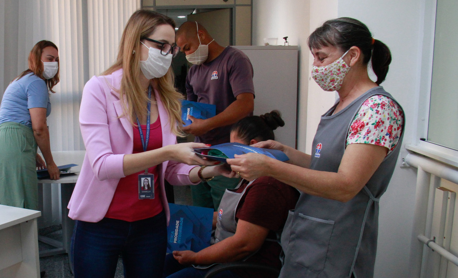 Toda pessoa que começa a fazer parte da equipe da Controladoria-Geral do Estado (CGE) entra na nova rotina para recepção de servidores, inclusive estagiários e terceirizados. O procedimento passou a ser adotado no fim do semestre passado e obteve resultados praticamente imediatos na qualidade do trabalho dos novos integrantes.  -  Curitiba, 03/08/2021  -  Foto: CGE