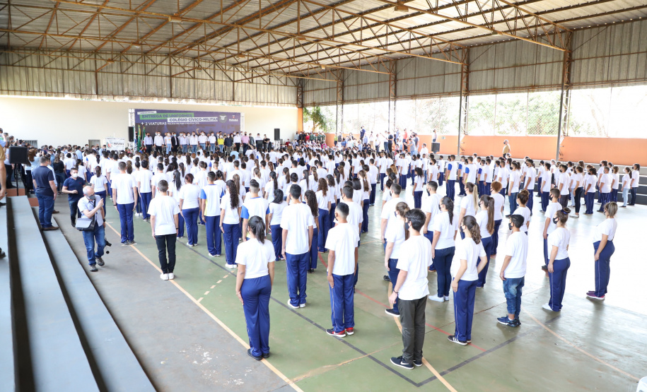 Governador entrega novos uniformes para alunos da escola cívico-militar de Jandaia do Sul  -  Jandaia do Sul, 03/09/2021  -  Foto: Ari Dias/AEN