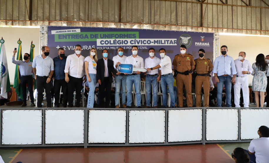 Governador entrega novos uniformes para alunos da escola cívico-militar de Jandaia do Sul  -  Jandaia do Sul, 03/09/2021  -  Foto: Ari Dias/AEN