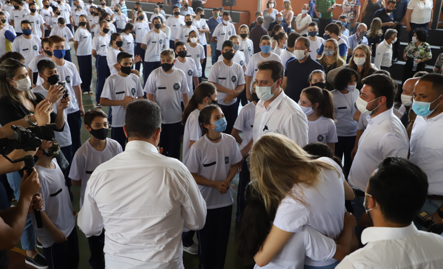 Governador entrega novos uniformes para alunos da escola cívico-militar de Jandaia do Sul  -  Jandaia do Sul, 03/09/2021  -  Foto: Ari Dias/AEN
