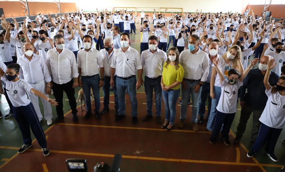Governador entrega novos uniformes para alunos da escola cívico-militar de Jandaia do Sul  -  Jandaia do Sul, 03/09/2021  -  Foto: Ari Dias/AEN
