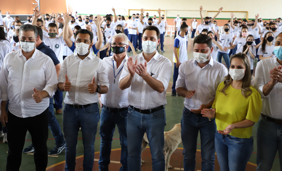 Governador entrega novos uniformes para alunos da escola cívico-militar de Jandaia do Sul  -  Jandaia do Sul, 03/09/2021  -  Foto: Ari Dias/AEN