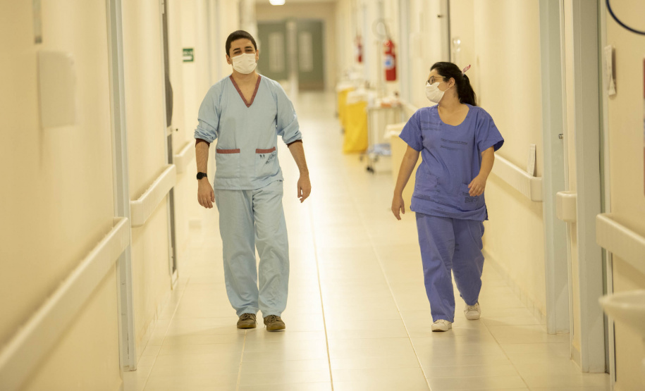 Os Hospitais Universitários Estaduais do Paraná reforçaram o combate à pandemia, disponibilizando, entre outras ações, centenas de leitos exclusivos para pacientes acometidos pela Covid-19, a síndrome respiratória aguda grave causada pelo novo coronavírus. - Curitiba, 03/09/2021 - Foto: SETI