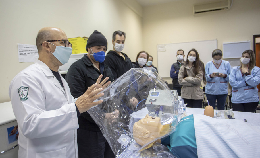 Os Hospitais Universitários Estaduais do Paraná reforçaram o combate à pandemia, disponibilizando, entre outras ações, centenas de leitos exclusivos para pacientes acometidos pela Covid-19, a síndrome respiratória aguda grave causada pelo novo coronavírus. - Curitiba, 03/09/2021 - Foto: SETI
