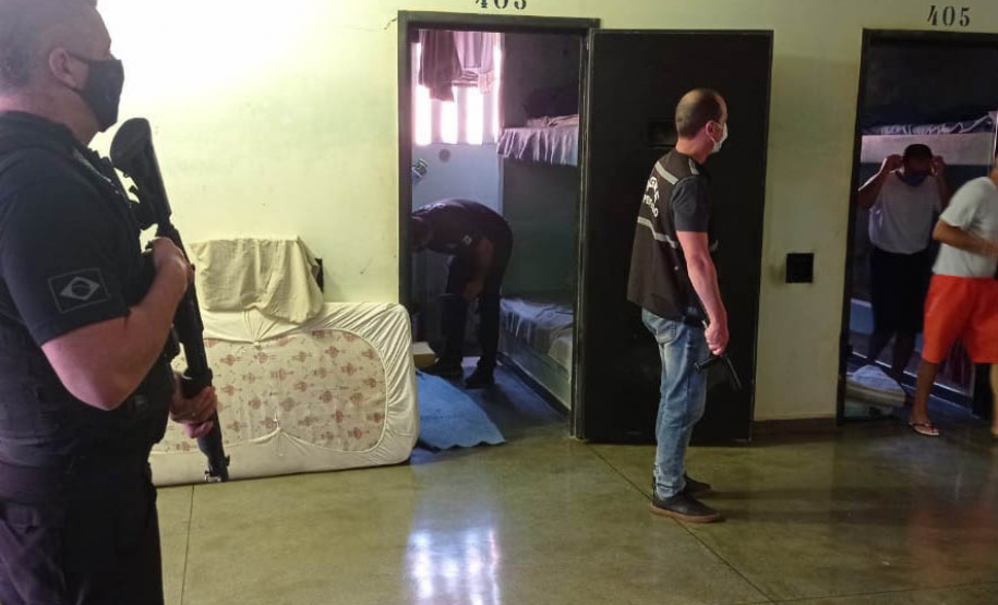O Departamento Penitenciário do Paraná lançou nesta sexta-feira (3), a Operação Ordem e Progresso, que tem como objetivo reforçar a segurança de cadeias públicas e penitenciárias por meio de revistas gerais durante o feriado prolongado. Até o dia 7 de setembro, forças de segurança atuarão de forma integrada na busca de materiais ilícitos e na análise das estruturas físicas. - Curitiba, 03/09/2021 - Foto: Depen-PR