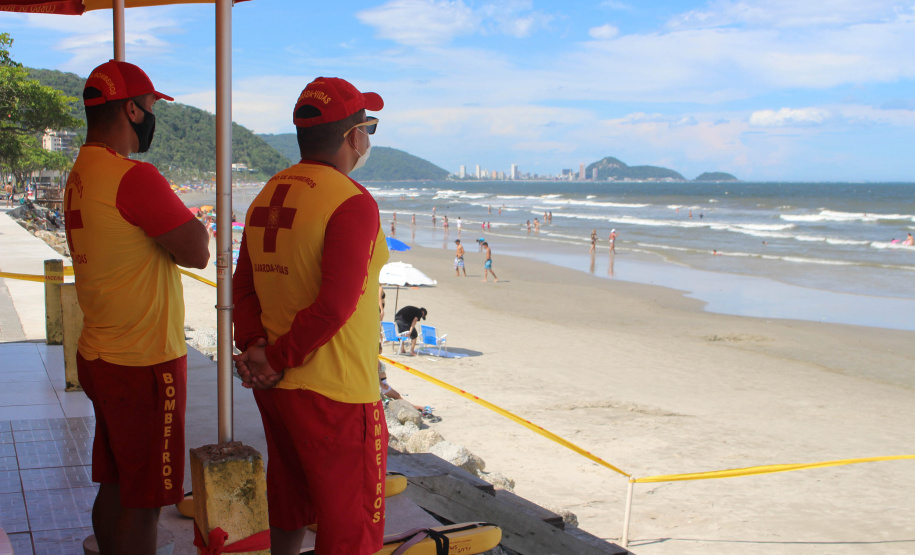 Nadar em segurança é somente próximo ao Posto de Guarda-Vidas do Corpo de Bombeiros  -  Curitiba, 04/09/2021  -  Foto: SESP-PR