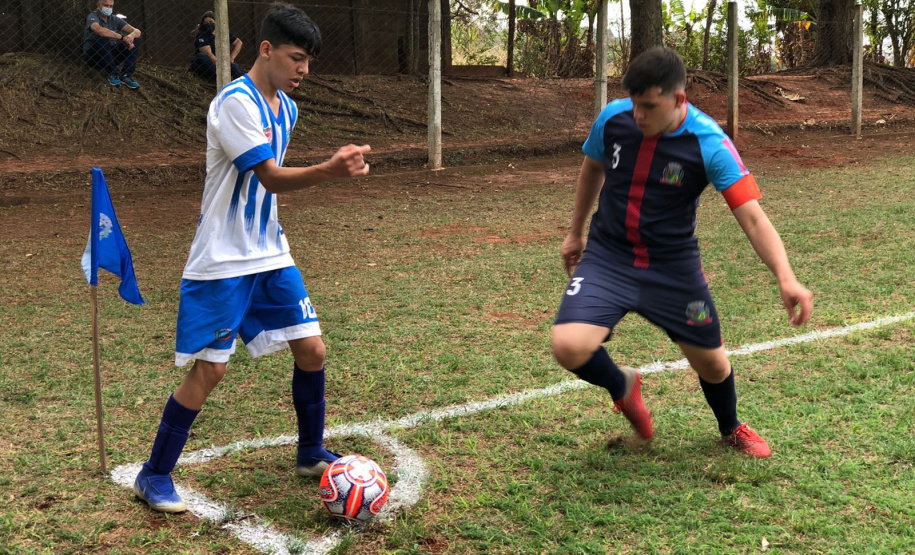 Encerrou no domingo (05), a etapa de abertura do Paraná Bom de Bola. A competição está debutando em 2021. Guaratuba, Carambeí, Cornélio Procópio, Florestópolis, Marialva, Umuarama, Goioerê, Planalto, Coronel Vivida, Guarapuava, Marechal Cândido Rondon e Jardim Alegre são as sedes. -  Foto: Assessoria de Imprensa dos Municípios