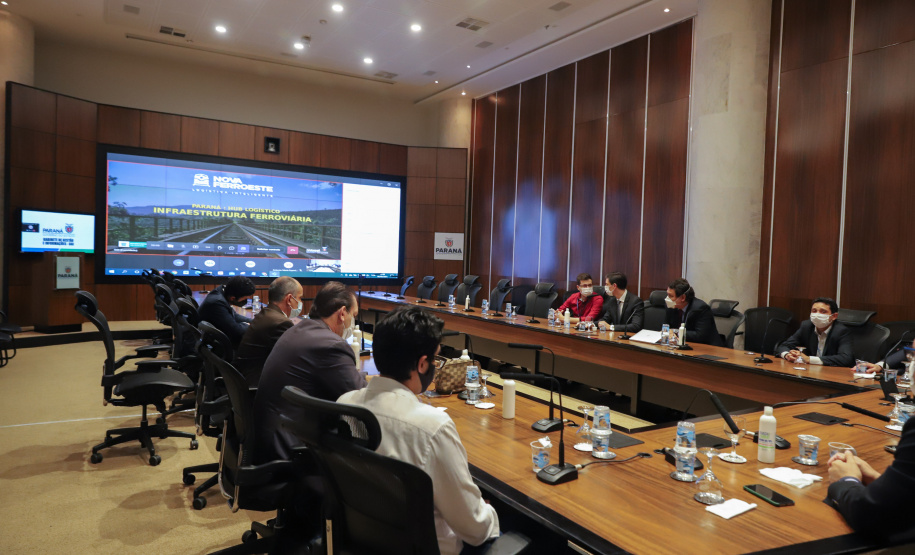 Reuniao Nova Ferroeste Reunião entre o Grupo de Trabalho do Plano Estadual Ferroviário para o projeto da Nova Ferroeste, que vai ligar Maracaju (MS) a Paranaguá. 09/09/2021 - Foto: Geraldo Bubniak/AEN