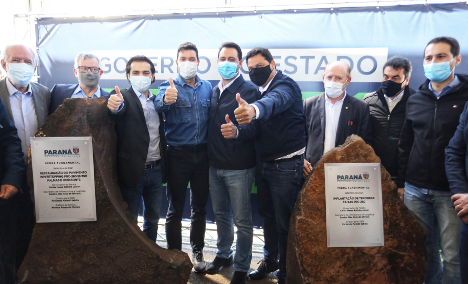 O governador Carlos Massa Ratinho Junior esteve nesta quinta-feira (9) em Palmas para o lançamento da pedra fundamental da pavimentação em concreto rígido de um trecho de 59,55 quilômetros da rodovia, além da implantação de 12,39 quilômetros de terceiras faixas.  - Palmas, 09/09/2021  -  Foto: José Fernando Ogura/AEN