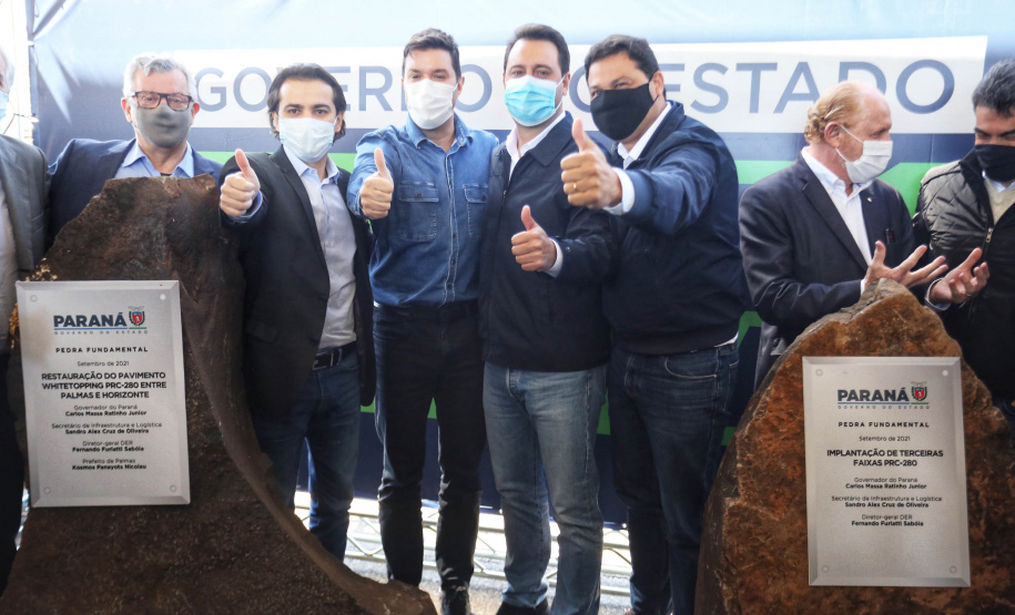 O governador Carlos Massa Ratinho Junior esteve nesta quinta-feira (9) em Palmas para o lançamento da pedra fundamental da pavimentação em concreto rígido de um trecho de 59,55 quilômetros da rodovia, além da implantação de 12,39 quilômetros de terceiras faixas.  - Palmas, 09/09/2021  -  Foto: José Fernando Ogura/AEN