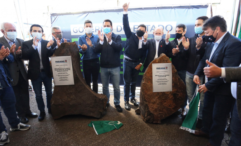 O governador Carlos Massa Ratinho Junior esteve nesta quinta-feira (9) em Palmas para o lançamento da pedra fundamental da pavimentação em concreto rígido de um trecho de 59,55 quilômetros da rodovia, além da implantação de 12,39 quilômetros de terceiras faixas.  - Palmas, 09/09/2021  -  Foto: José Fernando Ogura/AEN