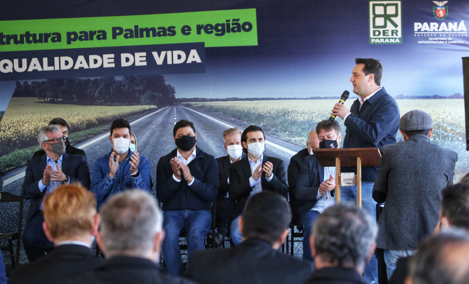 O governador Carlos Massa Ratinho Junior esteve nesta quinta-feira (9) em Palmas para o lançamento da pedra fundamental da pavimentação em concreto rígido de um trecho de 59,55 quilômetros da rodovia, além da implantação de 12,39 quilômetros de terceiras faixas.  - Palmas, 09/09/2021  -  Foto: José Fernando Ogura/AEN