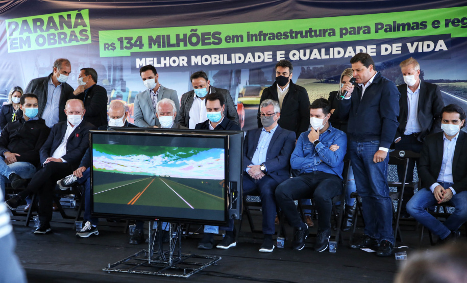 O governador Carlos Massa Ratinho Junior esteve nesta quinta-feira (9) em Palmas para o lançamento da pedra fundamental da pavimentação em concreto rígido de um trecho de 59,55 quilômetros da rodovia, além da implantação de 12,39 quilômetros de terceiras faixas.  - Palmas, 09/09/2021  -  Foto: José Fernando Ogura/AEN