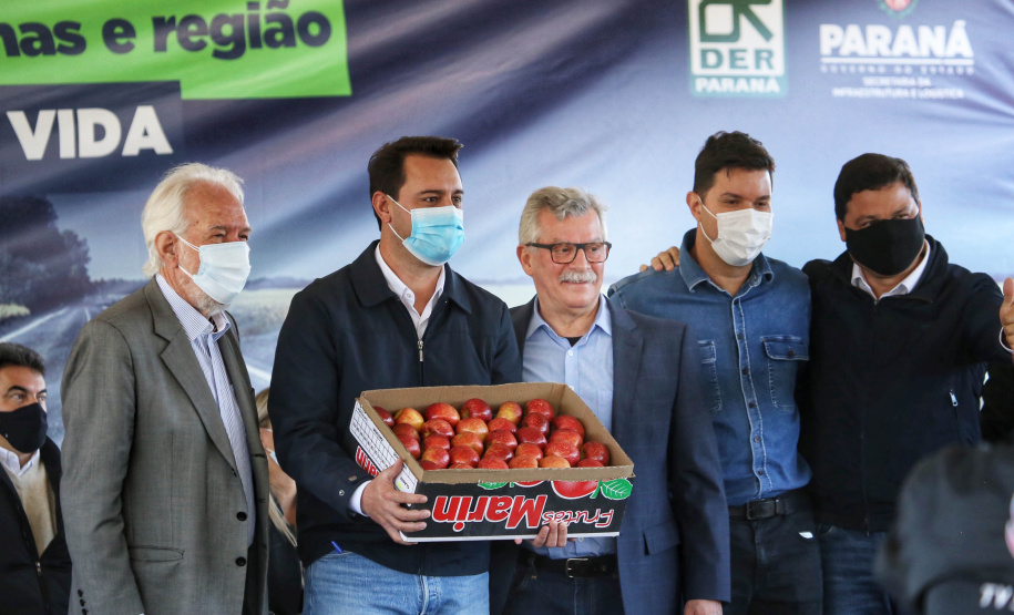 O governador Carlos Massa Ratinho Junior esteve nesta quinta-feira (9) em Palmas para o lançamento da pedra fundamental da pavimentação em concreto rígido de um trecho de 59,55 quilômetros da rodovia, além da implantação de 12,39 quilômetros de terceiras faixas.  - Palmas, 09/09/2021  -  Foto: José Fernando Ogura/AEN